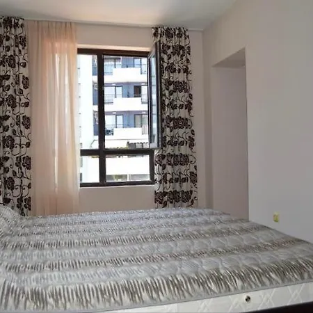 Amphora Palace Apartment *